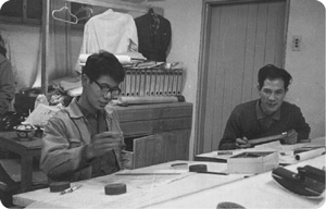 応用地質で上司大矢暁さんと作業（1961.10）
